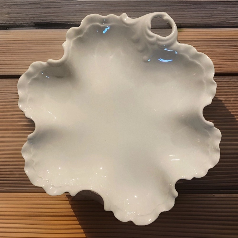 Vtg UNITED CHINA GLASS CO White Ruffled Candy Dish Made In Japan Floral Leaf 11"
